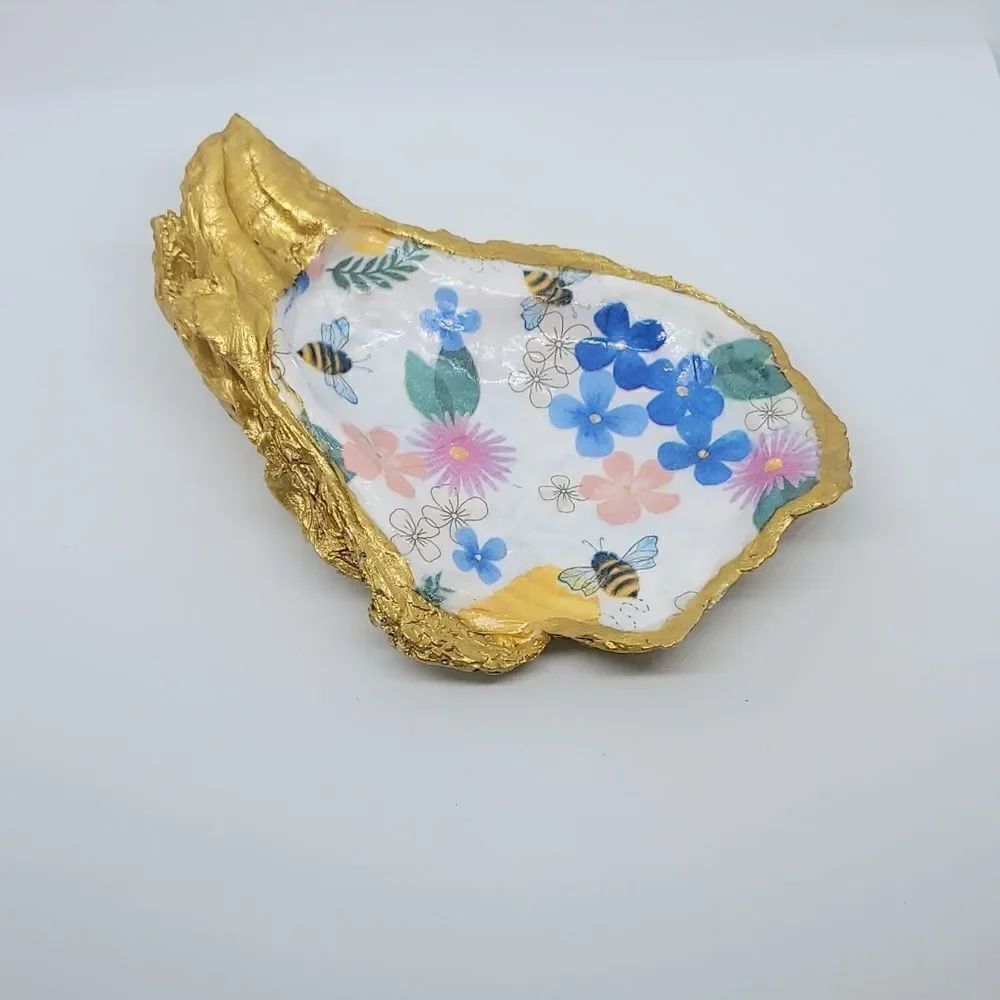 Flower / bee oystershell ring holder/ trinket tray